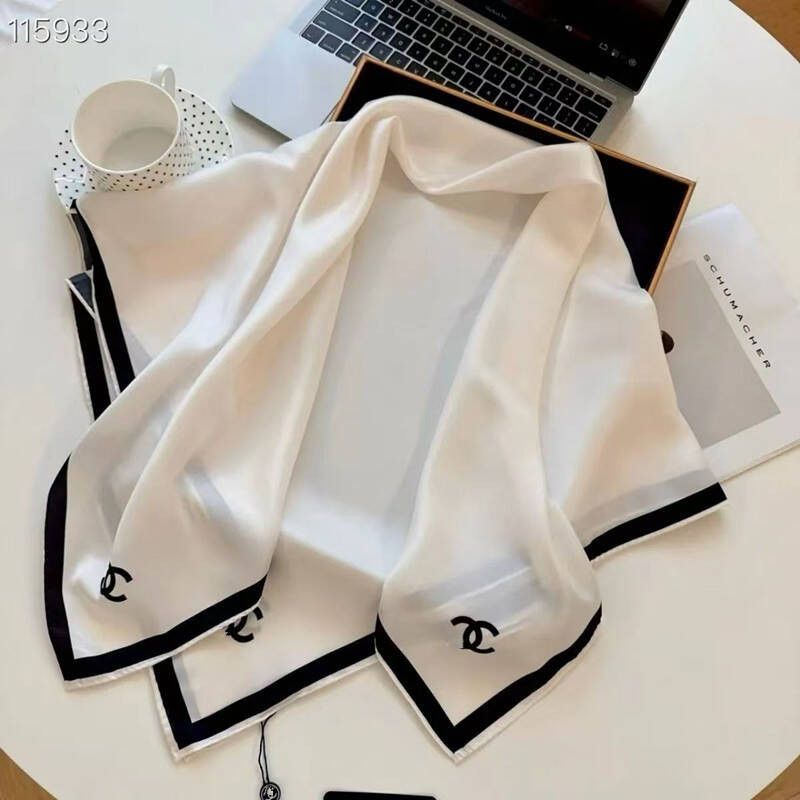 Designer women's printed square made of smooth spun fabric with multiple functions can be used as a scarf headband bag decoration ribbon 90X90cm - 3 of 4