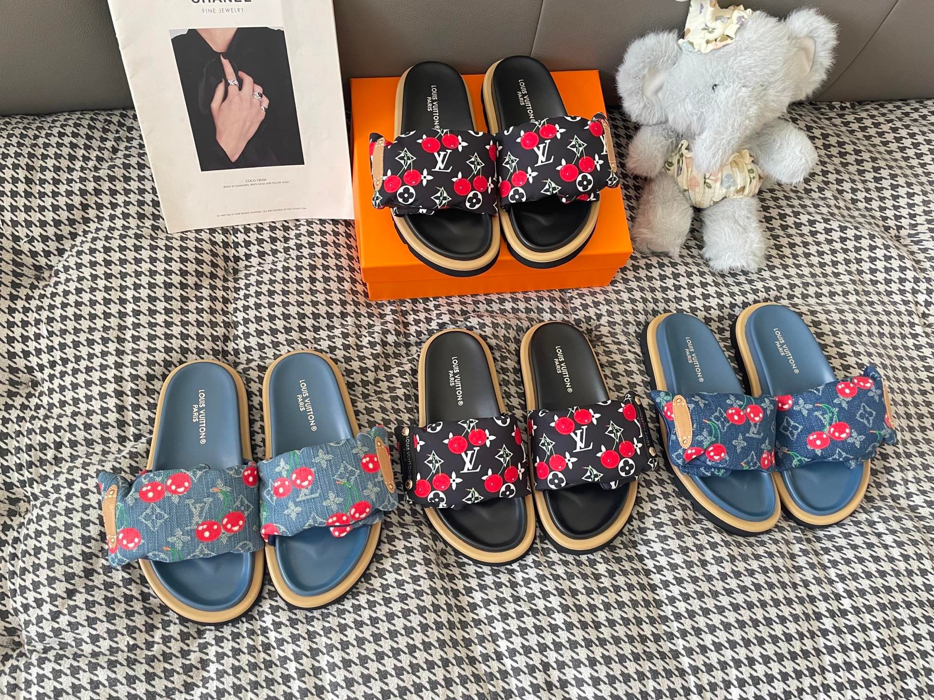 LV x TM Murakami Cherry Maya Sunset Flat Comfort Sandal Strap Platform Slide Sandals for Women Comfort Outdoor Beach Vacation Casual Slippers Multiple colors - 2 of 6