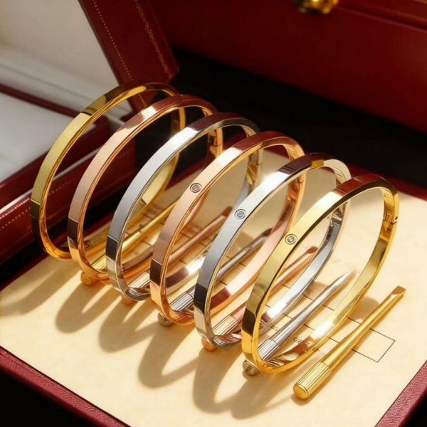 luxury jewelry designer for women diamond bracelet designer bangle high quality 18K gold plated stainless steel classic Valentine's Day gift love designer bracelet